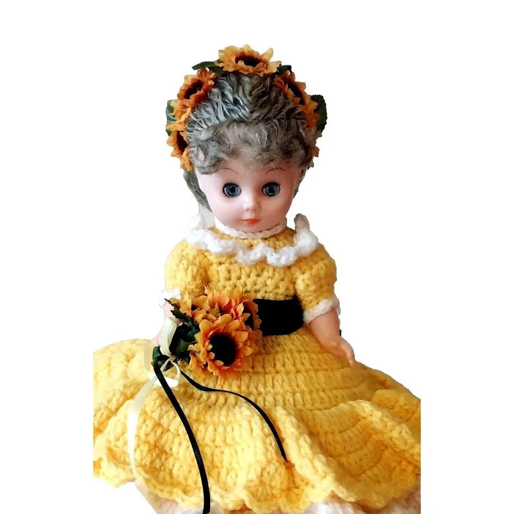 Vtg Crochet Doll Blue Eyed Yellow White Sunflowers 18